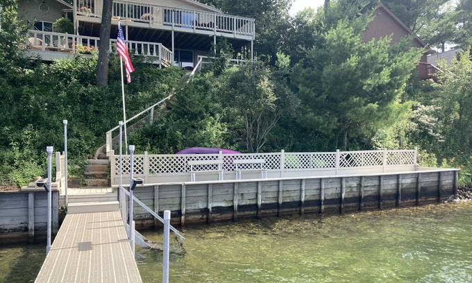 Wautoma House | Unforgettable LakeHome with Kayaks, Hot Tub & Breathtaking Views