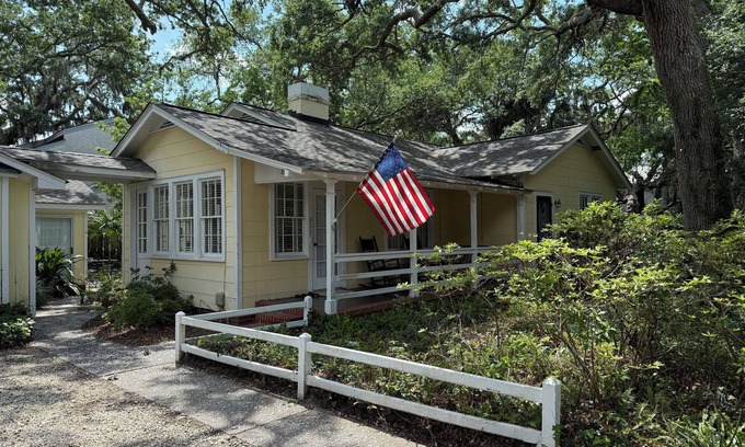 Saint Simons Island Cottage | Perfect Location to King & Prince and Beach Access