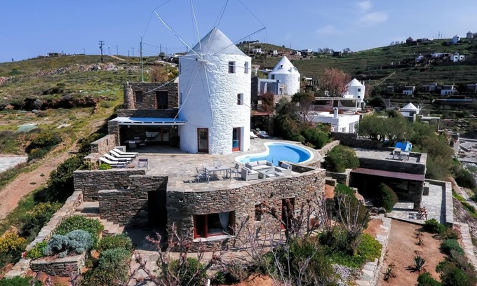 Koundouros House | Perfect located holiday home with pool directly at the sea, Wifi | Koundouros, K