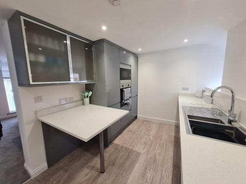 Merthyr Tydfil Apartment | Ideal 3 Bed Apartment with Bike Storage Near Brecon Beacons