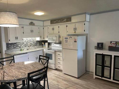 Myrtle Beach Apartment | Beachfront Gem with Pool and 9.8/10 Guest Ratings!