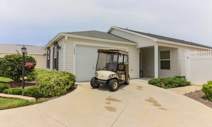The Villages Villa | Prime Location Near Brownwood & Lake Sumter with Golf Cart