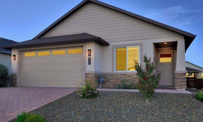 Cottonwood House | Ideal Stay Near 5 Towns with Spa and Golf Access