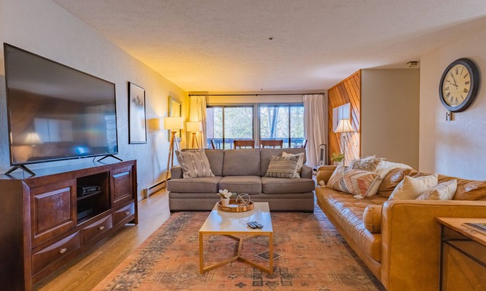 Historic District Condo | Prime Location in Breck: Steps from Peak 9 & Main St