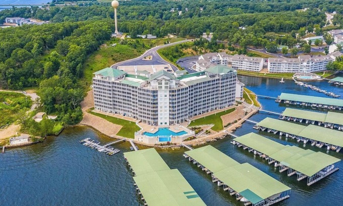 Osage Beach Condo | Prime Location! Modern Condo with Lake View and Pool Access