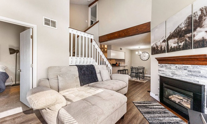 Edgewater Condo | Ideal Getaway! Private Condo with Lake View Near Sloan's Lake