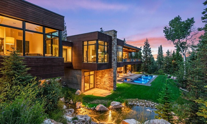 Park City House | Ideal Ski-in/Ski-out Hotel with Pool and Spa Near Canyons