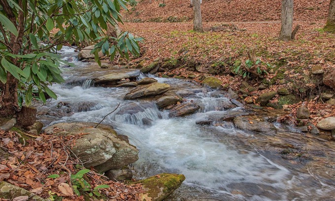 Maggie Valley House | Creekside Retreat: Ski Access, Game Pavilion & Pet Friendly