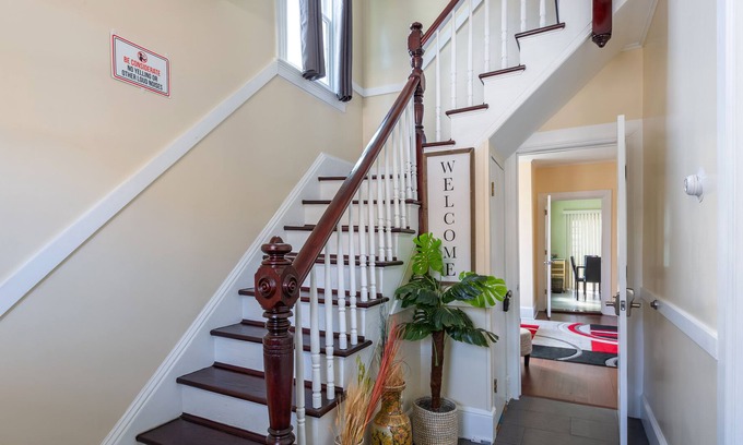 Tarrytown House | Perfect Location w/ River Views Tarrytown 8 BR/4BA