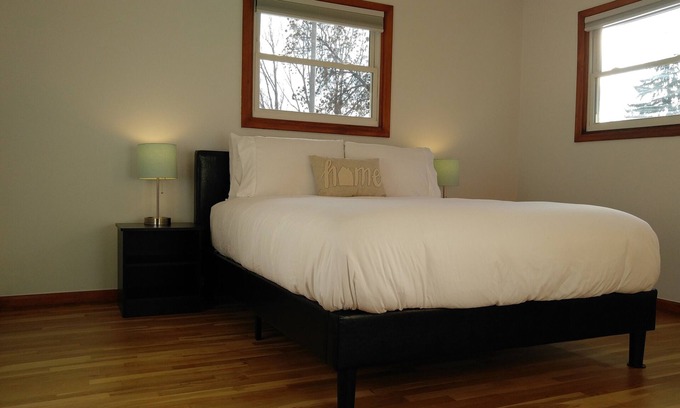 Bismarck House | Ideal Long Term Retreat: Gorgeous 3 Bed Home with Spa