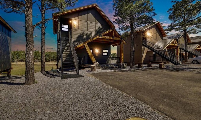 Show Low Villa | Unforgettable Getaway with Pet-Friendly Amenities