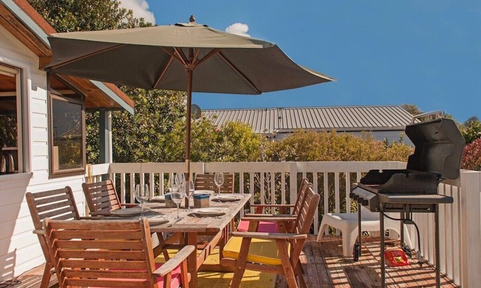 Pauanui Cottage | Ideal Oceanfront Retreat - Perfect on Pleasant, Pauanui