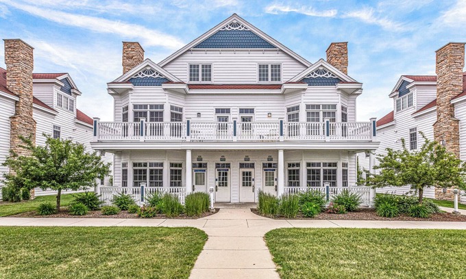 Sheboygan Condo | Beachfront Condo with Ocean View and Hot Tub - 10/10 Rated!