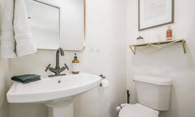 Dumas House | Relax at Perfect Peach: Game Room & Spa Amenities Await