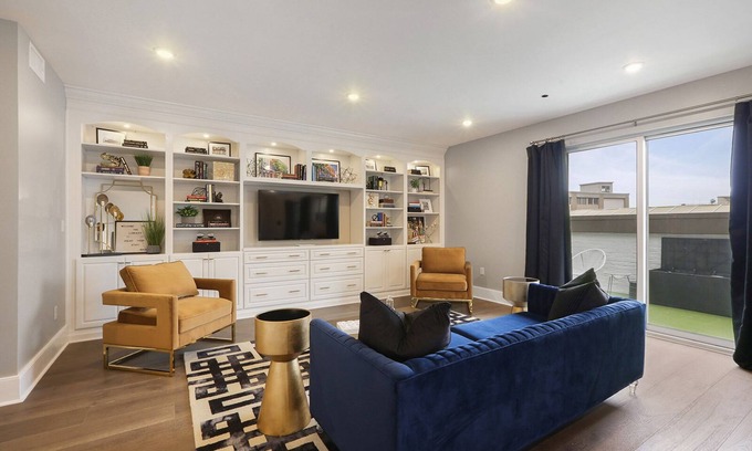 Central Business District Apartment | Downtown Penthouse with Outdoor Games & Top Guest Rating