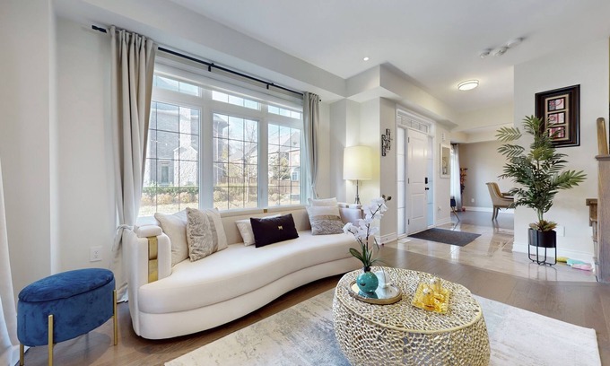 Lakeview House | Perfect place to host Family Event, Golf Trip, Shopping expedition in 5BR house.