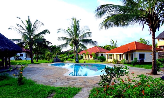 Diani Beach Cottage | Relaxing Beach Retreat with Scenic Pool View at Diani