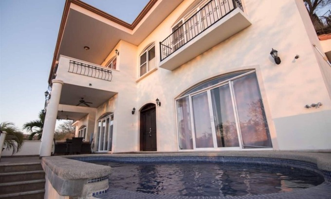 Playa Hermosa House | Ideal Family Retreat Steps from Hermosa Beach - Casa de Gigi