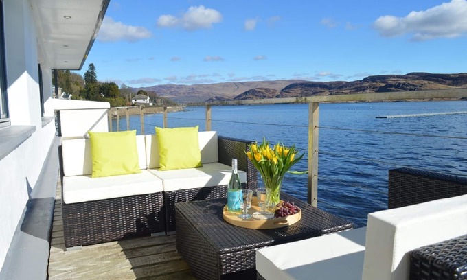 Tighnabruaich House | Restful Holiday Home with Oceanfront Balcony & Pool Access
