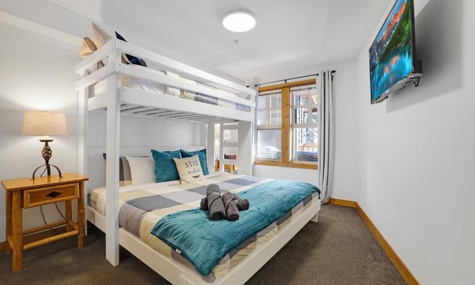 East Kootenay Apartment | Ideal Ski & Bike Access with Hot Tub and Pool Amenities