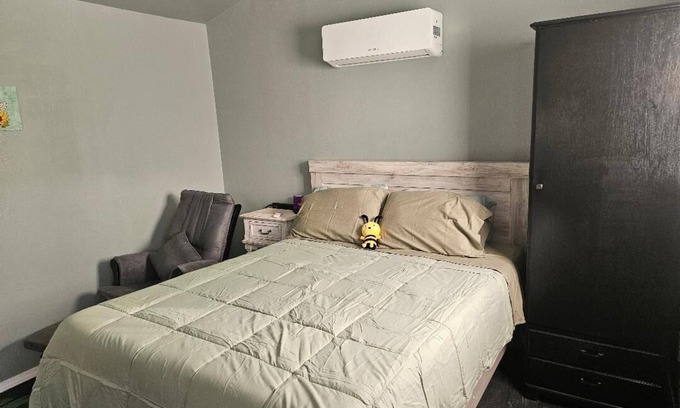 Hobbs Cabin | Perfect space for travel for work