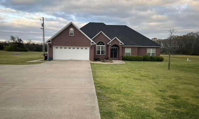 Morrilton House | Ideal Retreat for Solar Eclipse Viewing and Relaxation