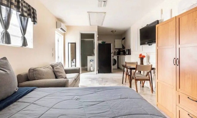 Sandalfoot Cove Apartment | Perfect Studio for a Short Visitn