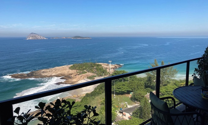 Ipanema Apartment | Stunning Oceanfront Retreat with Perfect Views Await