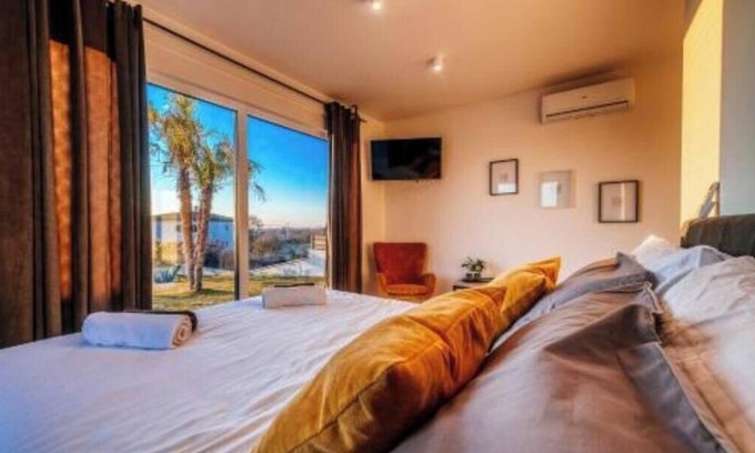 Zemunik Donji Villa | Perfect villa Stressless with beautiful pool in charming Smoković