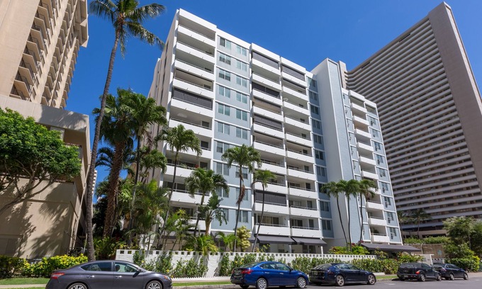 Waikiki Condo | Ideal Waikiki Getaway with Ocean Views and Pool Access