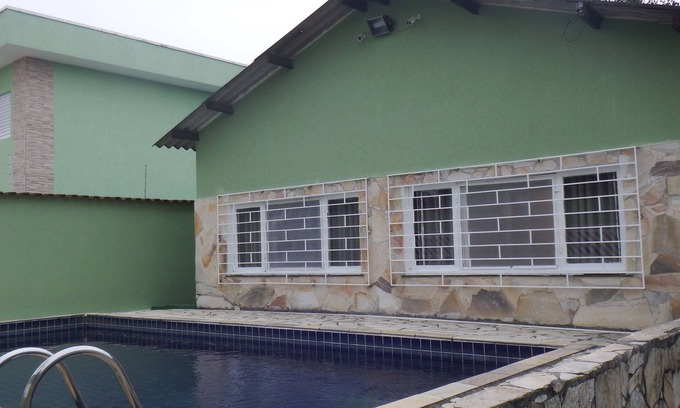 Jardim Santa Tereza House | Inviting Retreat with Pool, BBQ & Steps from the Beach