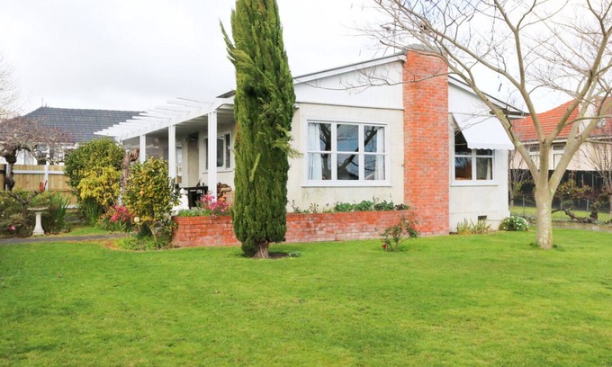 Havelock North Cottage | Ideal Pet-Friendly Two Bedroom Retreat with Top Ratings
