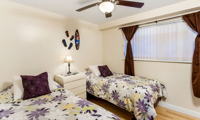 Historic Kailua Village Apartment | Prime Location 2BR Condo with Oceanfront Views in Kona