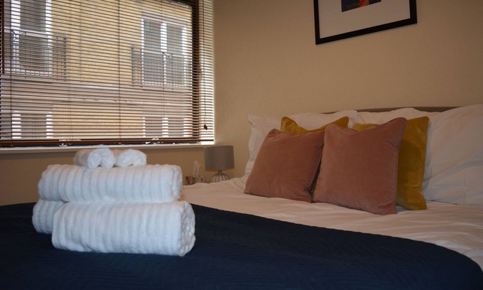 Queenhithe Apartment | Conveniently Located Contemporary 1 Bed Apartment