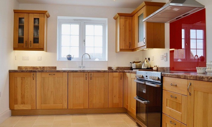 Hucclecote House | Explore Cheltenham: Guest Rated 9.8 with Spa & Breakfast