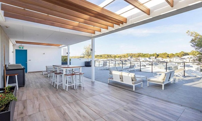 North Coogee Apartment | Ideal Coastal Retreat in Port Coogee Estate Near Beach