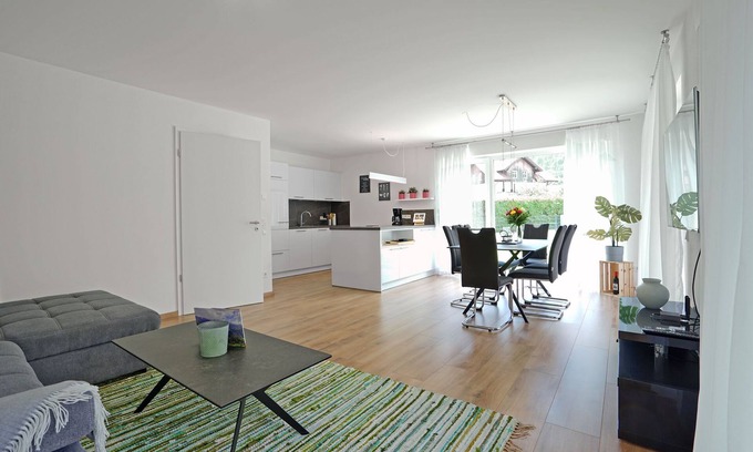 Steinach Apartment | Ideal for Business Travelers with Pool and Breakfast Included