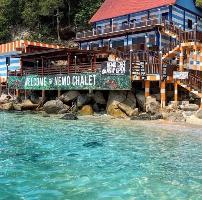 Kampung Pasir Hantu Ski Chalet | Beachfront Perhentian Nemo Chalet with Ocean View & Fireplace