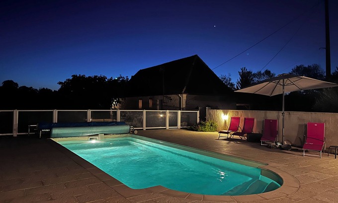 Sainte-Sabine-Born Cottage | Discover Périgord: Gite with Secure Pool in Dordogne