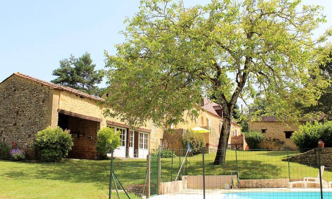 Saint-Avit-Senieur Cottage | Relaxing Getaway at Gite Saint-Avit-Sénieur with Pool