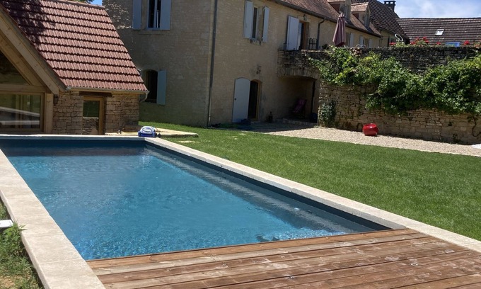 Bouzic House | Inviting Périgord Noir Retreat with Private Pool & Ocean View