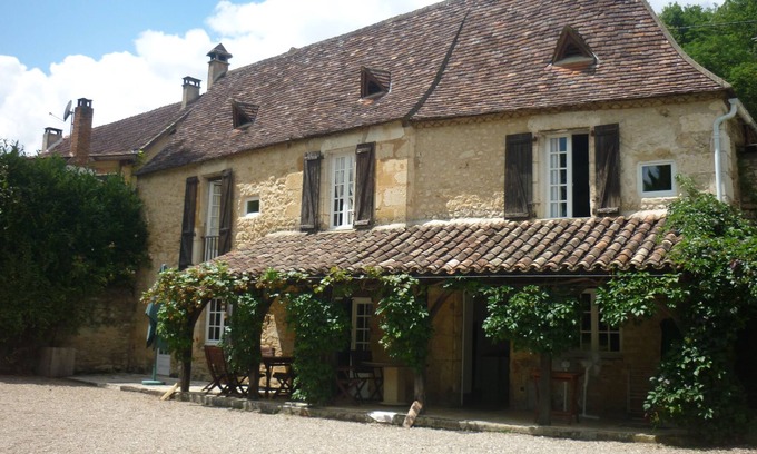 Saint-Cyprien House | Inviting Perigordian Retreat with Private Pool & Breakfast