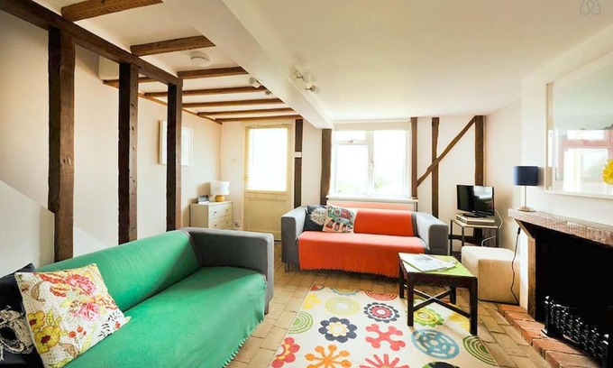 Woodbridge House | Charming Cottage Retreat near Suffolk Coast and Forest