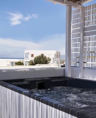 Drafaki Apartment | Relax in Periscope Suite with Private Jacuzzi and Hot Tub