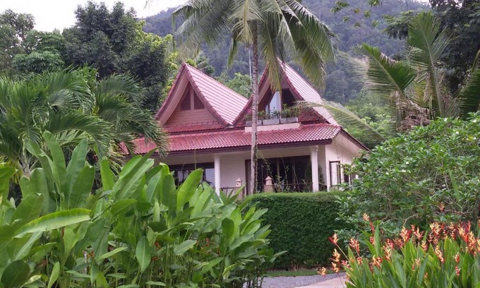 Ko Chang Villa | Pet-Friendly Periwinkle Villa with Ocean Views & Pool