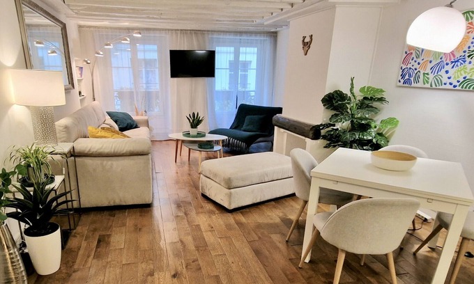 Quartier du Mail Apartment | Perla Bianca: Wheelchair Accessible 1BR Retreat, Rated 9.6