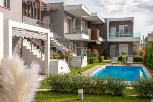 Paralia Ofryniou Apartment | Exceptional Perla Residential Complex: Pet-Friendly Retreat