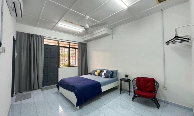 Bandar Baru Permas Jaya House | Family-Friendly Permas Double Storey with WiFi & Netflix