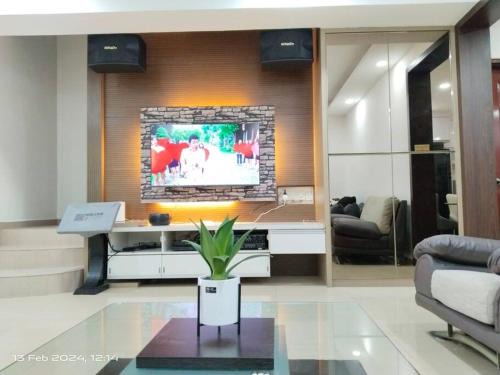 Bandar Baru Permas Jaya House | Family-Friendly Permas Jaya 2 Storey House - 4 Star Comfort