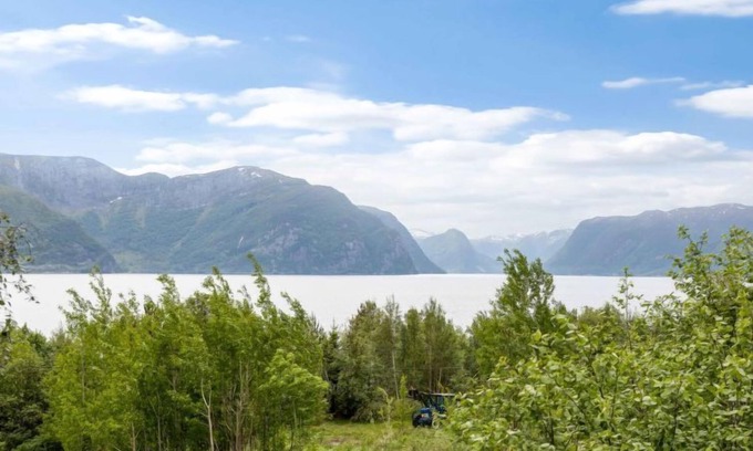 Hoyanger House | Pet-Friendly Retreat at Pernilles Hytte with Spa & Kitchen